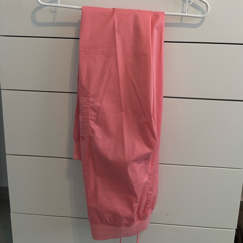 ButterSoft Scrubs Set Pink XS Top / Small Jogger Pants - Picture 2 of 2
